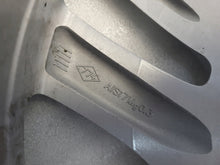 Laden Sie das Bild in den Galerie-Viewer, 1x Alufelge 17 Zoll 6.5&quot; 4x100 40ET 403001489R MA-DAR81 Renault Clio IV Captur I