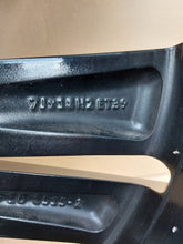 Laden Sie das Bild in den Galerie-Viewer, 1x Alufelge 18 Zoll 7.0&quot; 5x112 39ET 2GM601025H VW T-Cross Rim Wheel