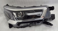Laden Sie das Bild in den Galerie-Viewer, Frontscheinwerfer Toyota Hilux VIII LED Rechts Scheinwerfer Headlight SCH6294041365rr