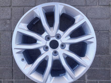 Laden Sie das Bild in den Galerie-Viewer, 1x Alufelge 18 Zoll 7.0" 5x110 37 5ET Glanz Silber 52174091 Jeep Compass FEL1666296082tm