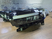 Laden Sie das Bild in den Galerie-Viewer, Frontscheinwerfer Dacia Duster 260603515R LED Links Scheinwerfer Headlight
