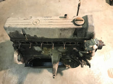 Laden Sie das Bild in den Galerie-Viewer, Motor Mercedes-Benz W123 S123 12392012 2.5 Benzin Engine Unkomplett