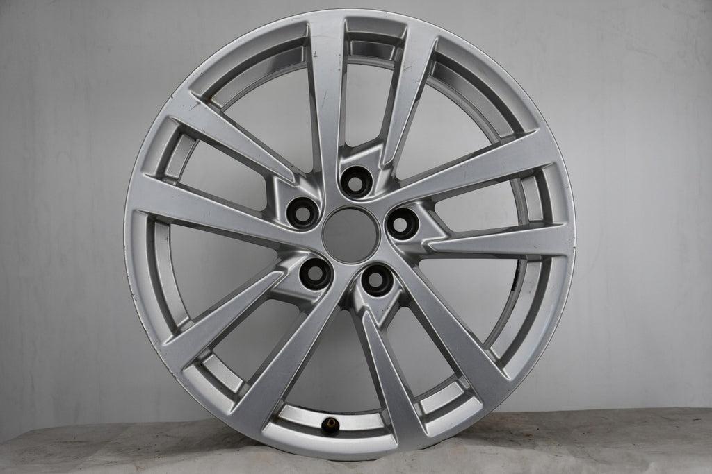 1x Alufelge 17 Zoll 7.5" 5x112 51ET Glanz Silber 8V0601025CS Audi Rim Wheel