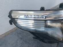 Laden Sie das Bild in den Galerie-Viewer, Frontscheinwerfer BMW E60 E61 6910778 6910777 7165562 7165561 Rechts oder Links SCH6315597554tt