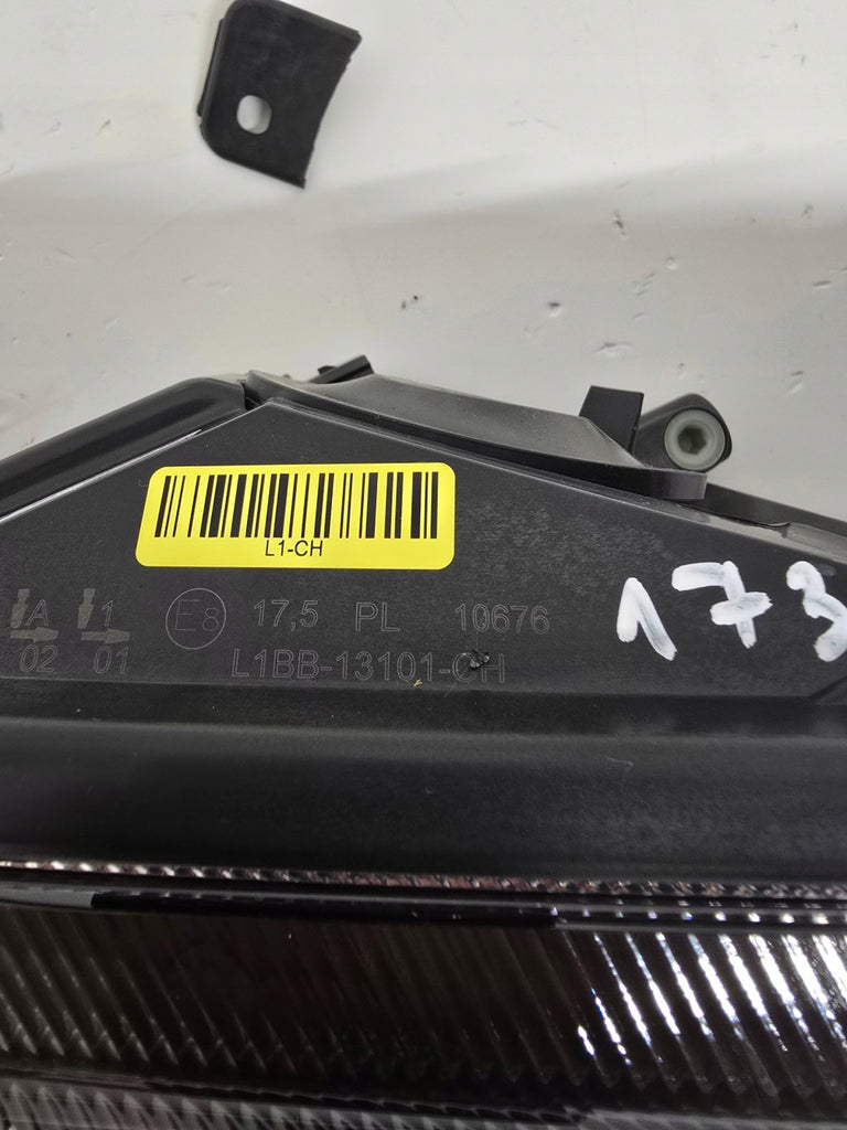 Frontscheinwerfer Ford Fiesta VII H1BB-13W030-CD LED Links Headlight SCH9623024421yu