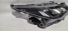 Load image into Gallery viewer, Frontscheinwerfer Toyota Corolla 81110-02T30 Rechts Scheinwerfer Headlight SCH3707125943vo