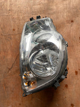 Laden Sie das Bild in den Galerie-Viewer, Frontscheinwerfer Mercedes-Benz A9608201939 Rechts Scheinwerfer Headlight