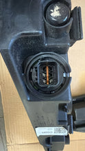 Laden Sie das Bild in den Galerie-Viewer, Frontscheinwerfer Hyundai Kona 92207-J9500 LED Ein Stück (Rechts oder Links)