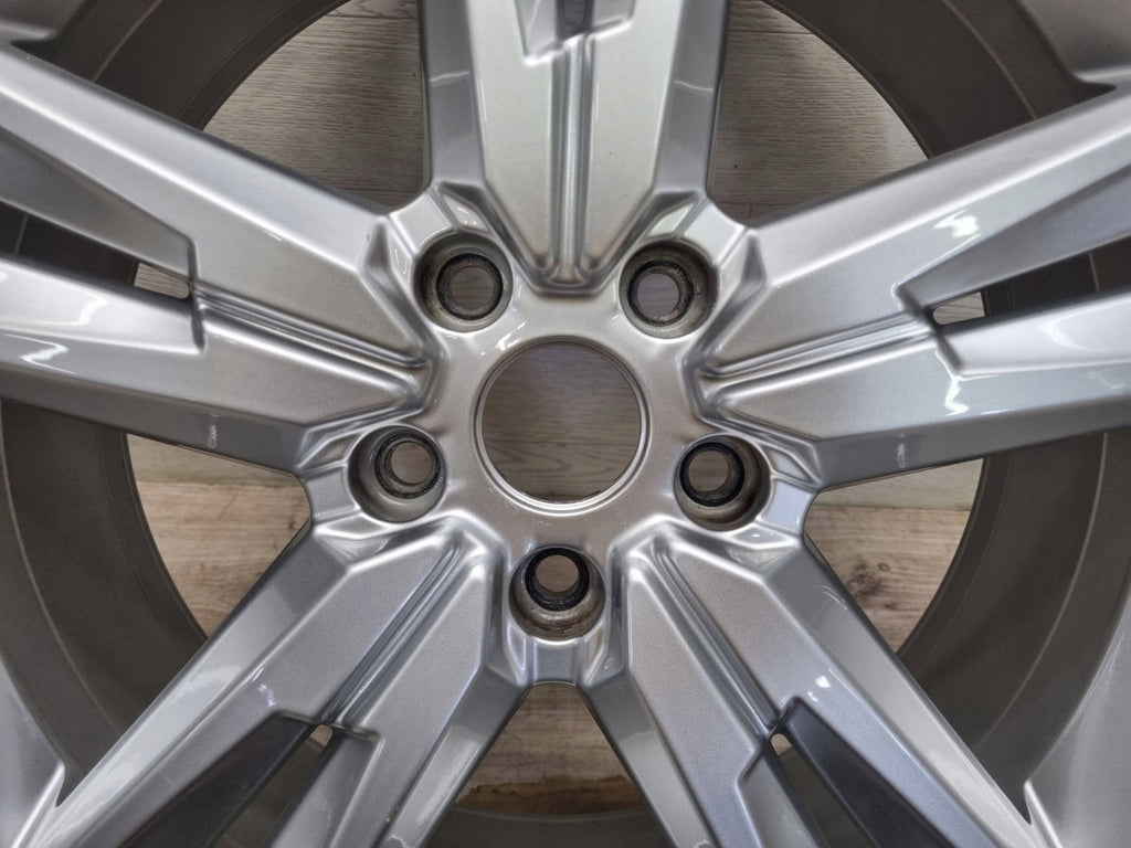 1x Alufelge 18 Zoll 7.0" 5x112 45ET Glanz Silber 575601025G Seat Ateca Rim Wheel FEL8811558617tg