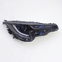 Laden Sie das Bild in den Galerie-Viewer, Frontscheinwerfer Toyota Corolla 81110-02S70 LED Rechts Scheinwerfer Headlight