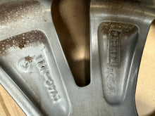 Laden Sie das Bild in den Galerie-Viewer, 1x Alufelge 18 Zoll 7.5&quot; 5x108 50ET Glanz LY4C-N2 Ford Kuga Rim Wheel