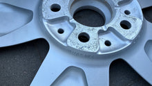 Laden Sie das Bild in den Galerie-Viewer, 1x Alufelge 15 Zoll 5.5" 5x112 46ET 6855101 BMW Mini Rim Wheel FEL8237639968yc