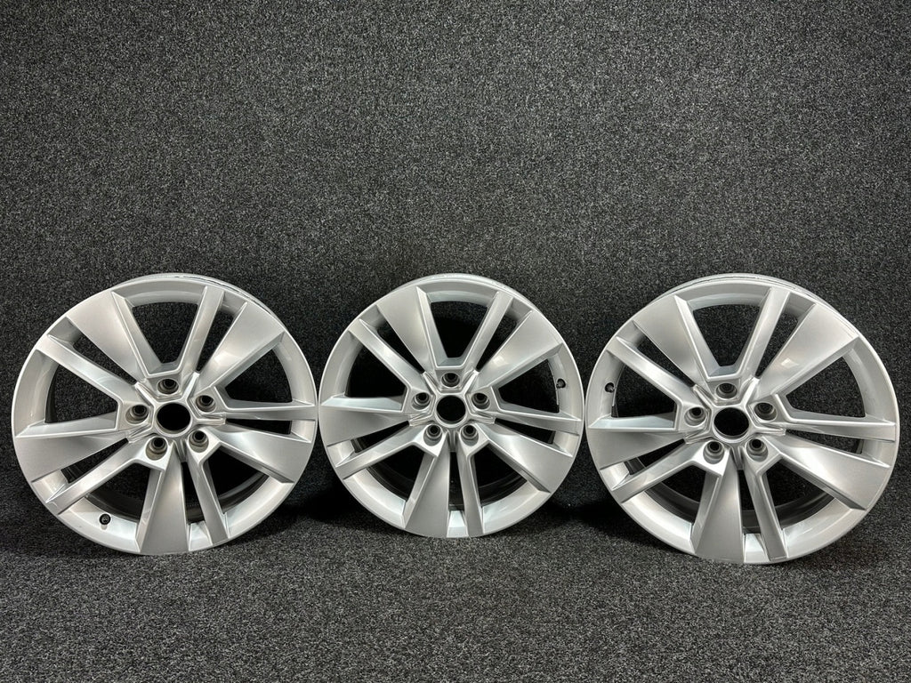 1x Alufelge 17 Zoll 7.0" 5x112 45ET Glanz Silber 57A601025K Skoda Karoq FEL6990754940lk
