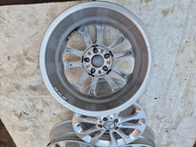 Laden Sie das Bild in den Galerie-Viewer, 4x Alufelge 17 Zoll 6.5" 5x112 38ET Glanz Silber A1564011700 Mercedes-Benz Gla FEL9335464013fo