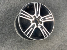 Laden Sie das Bild in den Galerie-Viewer, 1x Alufelge 17 Zoll 8.5" 5x112 58ET Glanz Silber A2044016102 Mercedes-Benz W204 FEL9031369870wi
