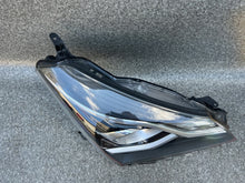 Laden Sie das Bild in den Galerie-Viewer, Frontscheinwerfer Toyota Yaris Rechts Scheinwerfer Headlight SCH6255119249fm