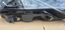 Laden Sie das Bild in den Galerie-Viewer, Frontscheinwerfer Skoda Octavia IV 5E4941036 Rechts Scheinwerfer Headlight SCH1807547142kg