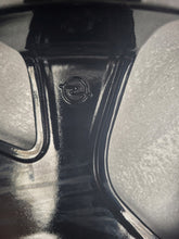 Laden Sie das Bild in den Galerie-Viewer, 1x Alufelge 17 Zoll 6.5&quot; 4x100 32ET Glanz Schwarz 9835097480 Opel Mokka