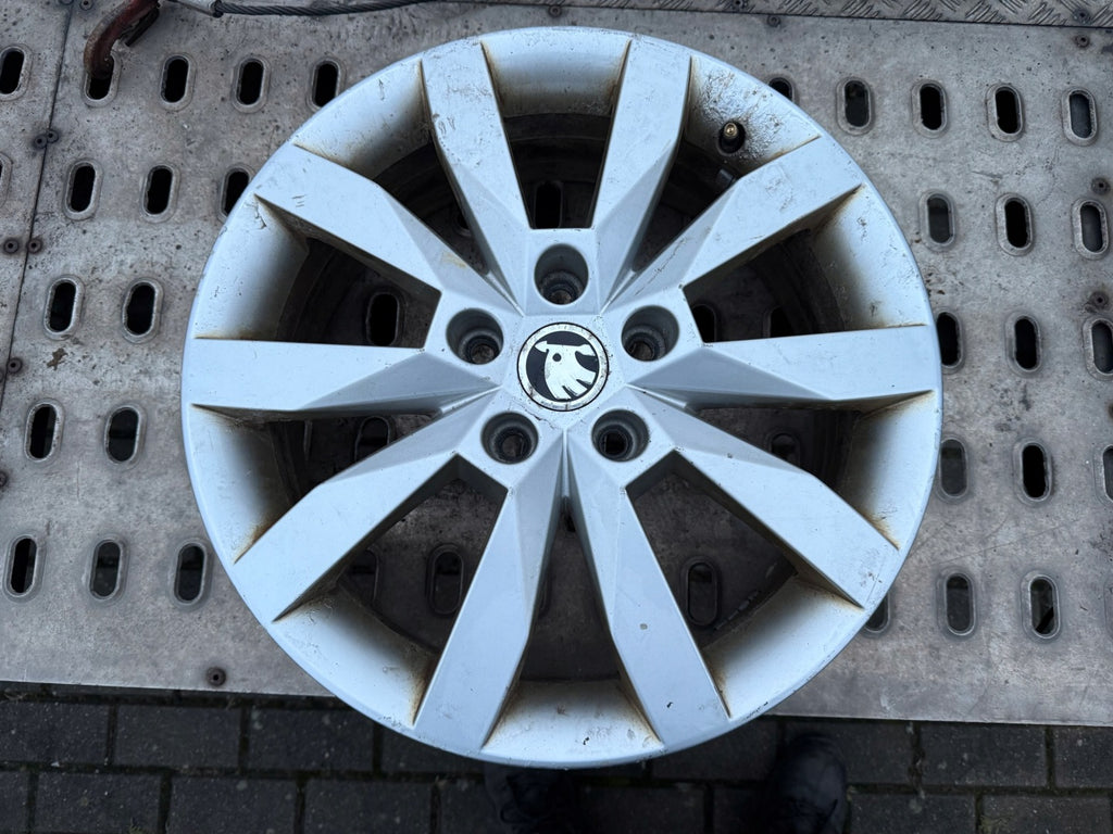 1x Alufelge 16 Zoll 6.0" 5x112 48ET Glanz Silber 5E0601025N Skoda Octavia Iii FEL2711212960yh