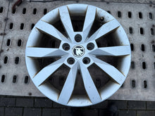 Laden Sie das Bild in den Galerie-Viewer, 1x Alufelge 16 Zoll 6.0" 5x112 48ET Glanz Silber 5E0601025N Skoda Octavia Iii FEL2711212960yh