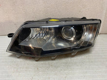Laden Sie das Bild in den Galerie-Viewer, Frontscheinwerfer Skoda Octavia III 5E1941015A Xenon Links Headlight SCH8782957928lc
