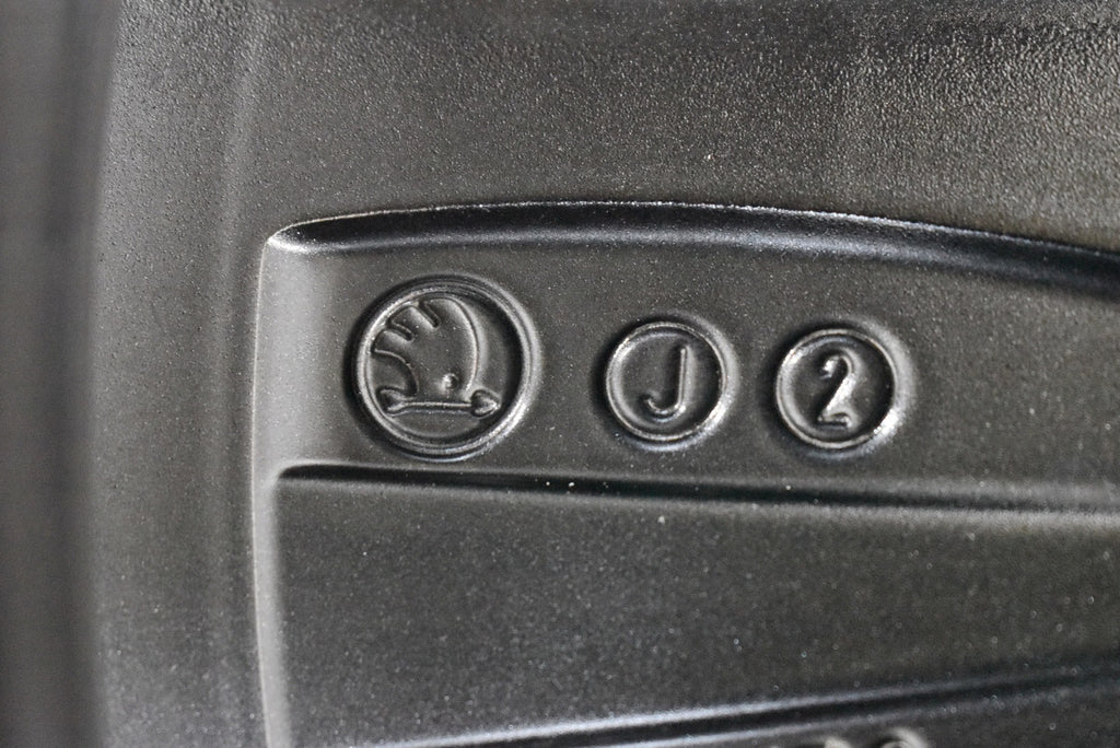 1x Alufelge 18 Zoll 8.0" 5x112 44ET 3V0601025B Skoda Superb Iii Rim Wheel