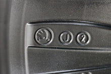 Load image into Gallery viewer, 1x Alufelge 18 Zoll 8.0&quot; 5x112 44ET 3V0601025B Skoda Superb Iii Rim Wheel