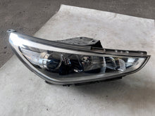 Load image into Gallery viewer, Frontscheinwerfer Hyundai I30 III 92102-G4XXX Rechts Scheinwerfer Headlight SCH2533433868vo