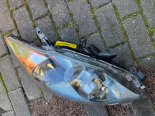 Laden Sie das Bild in den Galerie-Viewer, Frontscheinwerfer Toyota Auris Xenon Rechts Scheinwerfer Headlight SCH7519919686sp