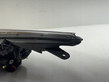 Laden Sie das Bild in den Galerie-Viewer, Frontscheinwerfer Kia Carens I Xenon Rechts Scheinwerfer Headlight SCH2973564712zq