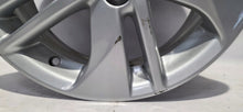 Load image into Gallery viewer, 1x Alufelge 15 Zoll 6.0" 5x114.3 45ET Glanz Silber 42611K0030 Toyota Yaris FEL9027825182pw