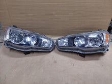 Laden Sie das Bild in den Galerie-Viewer, Frontscheinwerfer Mitsubishi Outlander II Ein Stück (Rechts oder Links)