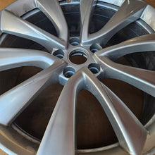 Laden Sie das Bild in den Galerie-Viewer, 1x Alufelge 19 Zoll 8.5" 5x114.3 35ET Glanz Silber 1044227-00-D Tesla Model 3 FEL1950672401rh