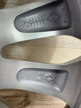 Load image into Gallery viewer, 1x Alufelge 16 Zoll 6.5" 5x114.3 44ET Glanz Silber 403007521R Renault Zoe FEL3584565280hk