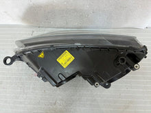Laden Sie das Bild in den Galerie-Viewer, Frontscheinwerfer Skoda Octavia III 5E1941016B Xenon Rechts Headlight SCH7832510410cq