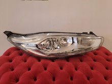 Laden Sie das Bild in den Galerie-Viewer, Frontscheinwerfer Ford Fiesta I Rechts Scheinwerfer Headlight SCH4628169669jh