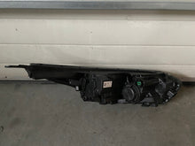 Load image into Gallery viewer, Frontscheinwerfer Kia Ceed 92101J7500 Links Scheinwerfer Headlight