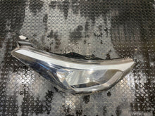 Laden Sie das Bild in den Galerie-Viewer, Frontscheinwerfer Hyundai I20 92102-C8 Rechts Scheinwerfer Headlight SCH3541287823lg