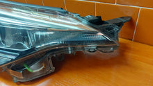 Laden Sie das Bild in den Galerie-Viewer, Frontscheinwerfer Toyota Chr C-Hr 81110-F4180 LED Rechts Scheinwerfer Headlight SCH9902378111bn