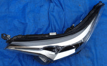 Laden Sie das Bild in den Galerie-Viewer, Frontscheinwerfer Toyota C-Hr C Hr Chr 81150-F4031-00 LED Rechts oder Links SCH7218647052ix