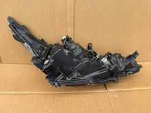 Laden Sie das Bild in den Galerie-Viewer, Frontscheinwerfer Toyota Corolla 81185-02T51-00 Links Scheinwerfer Headlight SCH8371554926ee