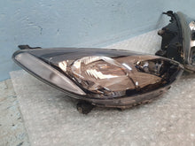 Laden Sie das Bild in den Galerie-Viewer, Frontscheinwerfer Mazda Demio DR61-51030 D651-51040 Ein Satz Headlight
