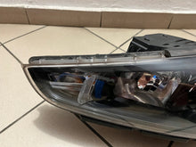 Laden Sie das Bild in den Galerie-Viewer, Frontscheinwerfer Hyundai I30 Fastback 92101-G4060 Halogen Links Headlight