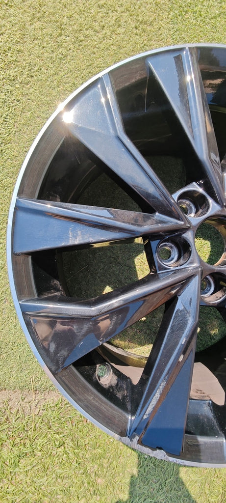 1x Alufelge 16 Zoll 7.0" 5x100 46ET Glanz Graphit 6V0601025J Mg Fabia Iii