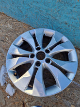 Laden Sie das Bild in den Galerie-Viewer, 1x Alufelge 17 Zoll 6.5&quot; 5x114.3 50ET HL48037 Honda Rim Wheel