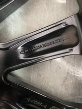 Laden Sie das Bild in den Galerie-Viewer, 1x Alufelge 17 Zoll 7.0&quot; 5x112 49ET Glanz Schwarz 5E0601025AE Skoda Octavia Iii