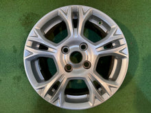 Laden Sie das Bild in den Galerie-Viewer, 1x Alufelge 15 Zoll 6.0" 4x108 37 5ET Ford B-Max Rim Wheel FEL6662460806dn