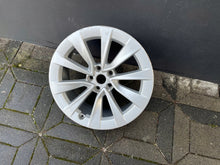 Laden Sie das Bild in den Galerie-Viewer, 1x Alufelge 19 Zoll 8.5" 5x114.3 40ET Glanz Silber 1044264-00-A Tesla Model 3 FEL2533766092il