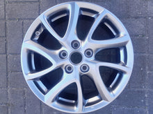 Laden Sie das Bild in den Galerie-Viewer, 1x Alufelge 17 Zoll 6.5" 5x114.3 52 5ET Glanz Silber 9965296570 Mazda Rim Wheel FEL7004766754ue