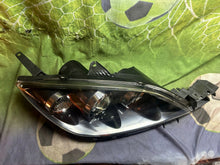 Load image into Gallery viewer, Frontscheinwerfer Mazda III Xenon Rechts Scheinwerfer Headlight SCH8702076498kt